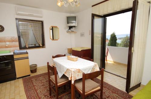 One-Bedroom Apartment with Terrace and Sea View image 10