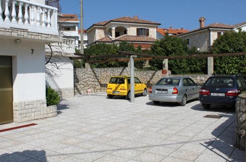 Apartments with a parking space Pinezici Krk - 5319 - main image