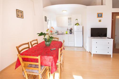 Apartment Njivice 5427b - image 11