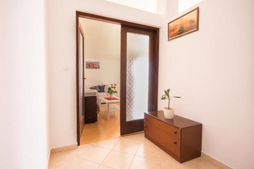 Apartment Njivice 5427b - image 2