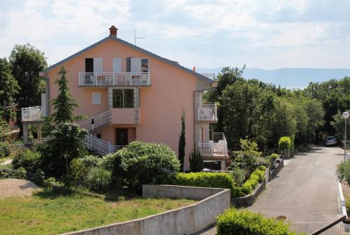 Apartments and rooms with parking space Njivice, Krk - 5398 Malinska