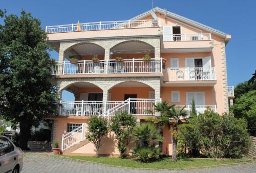  Apartments and rooms with parking space Njivice, Krk - 5398 in Njivice