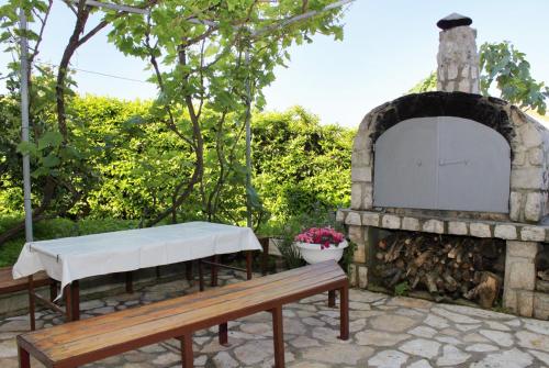 Apartments with a parking space Krk - 5321 in Krk