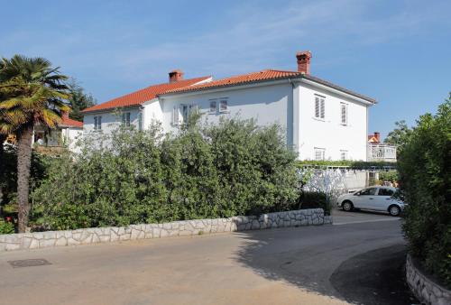  Apartments and rooms with parking space Krk - 5371 in Krk