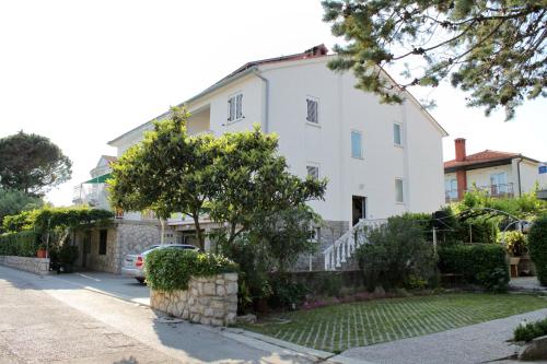  Apartments and rooms with parking space Krk - 5371 in Krk