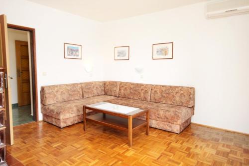 Apartments with a parking space Krk - 5422 - image 8