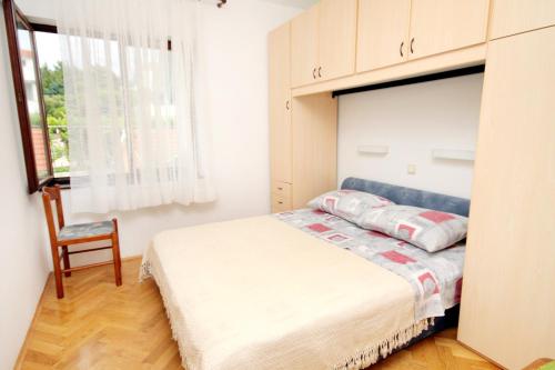 Apartments with a parking space Krk - 5422 - image 10