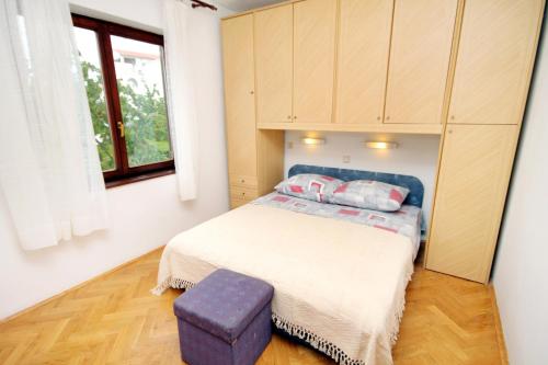 Apartments with a parking space Krk - 5422 in Krk