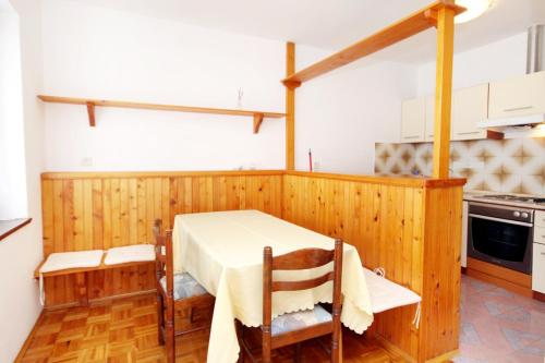 Apartments with a parking space Krk - 5422 - image 14