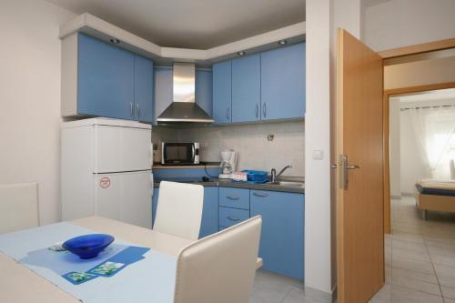 Apartment Pinezici 5464d - image 13