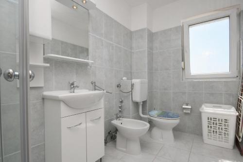 Apartment Pinezici 5464d - image 9