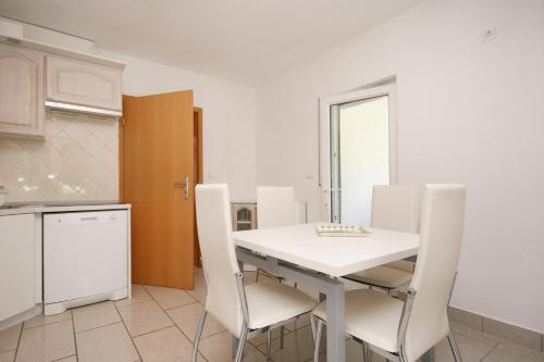 Apartment Pinezici 5464b - image 14