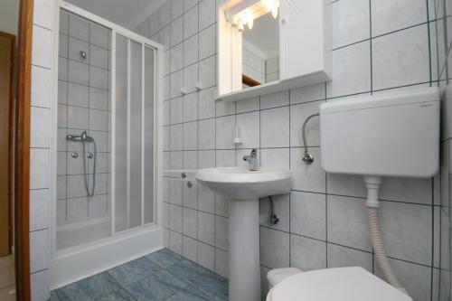 Apartments with a parking space Pinezici Krk - 5465 - image 12