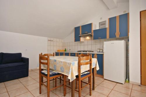 บริการและสิ่งอำนวยความสะดวก, Apartments with a parking space Pinezici, Krk - 5465 in ปิเนซิซี