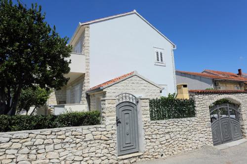  Apartments with a parking space Supetar, Brac - 5385 in Supetar