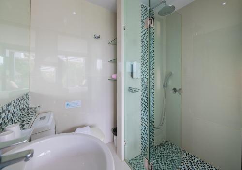 room detail thumbnail 2