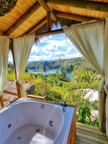 Levit Glamping - Hotel Guatapé Peñol