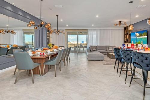 2126 Elani Brand New Windsor Island Resort villa in Davenport, USA