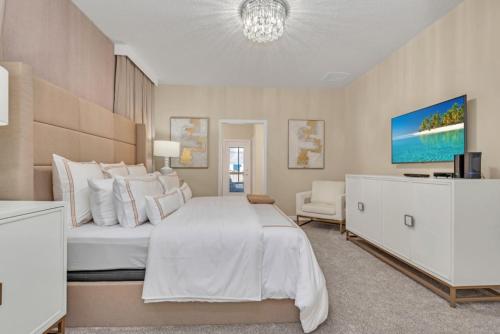 2126 Elani Brand New Windsor Island Resort villa in Davenport, USA