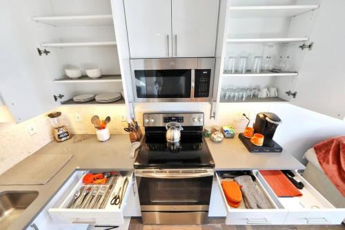 Elegant Main Street Living* Near NYC in Hackensack, USA