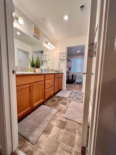 Bathroom, Chowchilla Lovely Home on your way to Yosemite! in Chowchilla (CA)
