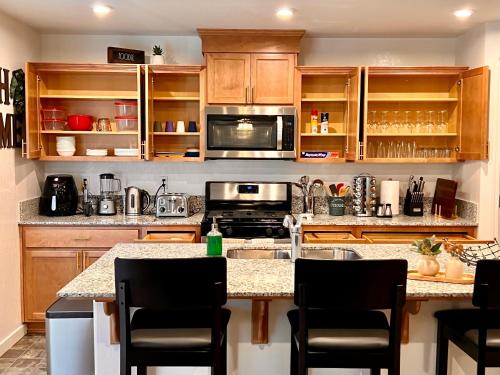 . Chowchilla Lovely Home on your way to Yosemite!