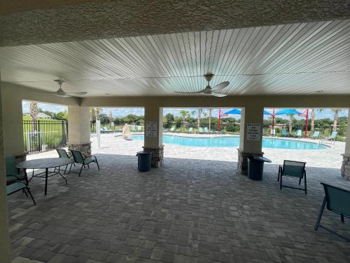 Cozy suites 4 less in Haines City, USA