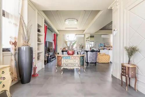 Pearl 150 Homestay - equipped with shared KTV, pool, mahjong and Switch