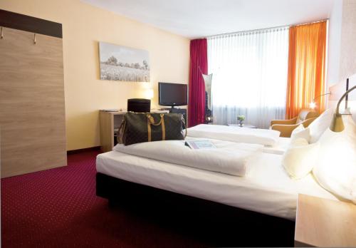 Double Room image 1