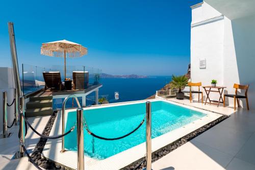 Swimming pool, Day Dream Luxury Suites in Santorini
