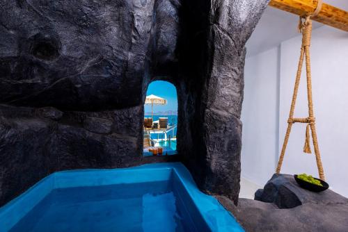 Hot tub, Day Dream Luxury Suites in Santorini