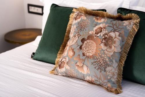 Daydream Luxury Suites - main image