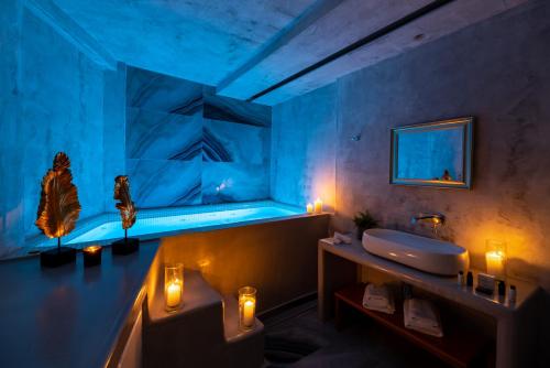 Daydream Luxury Suites - image 2