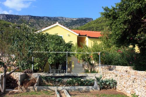  Apartments with a parking space Bol, Brac - 5642 in Bol