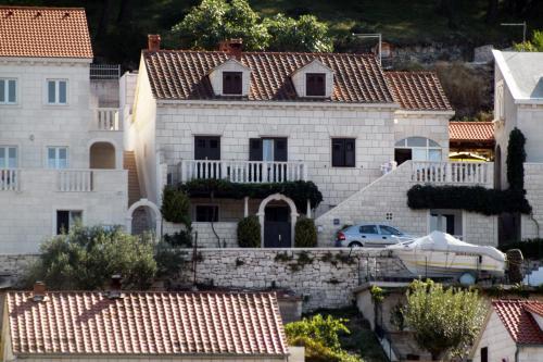 Apartments by the sea Pucisca, Brac - 5625 in Pučišća