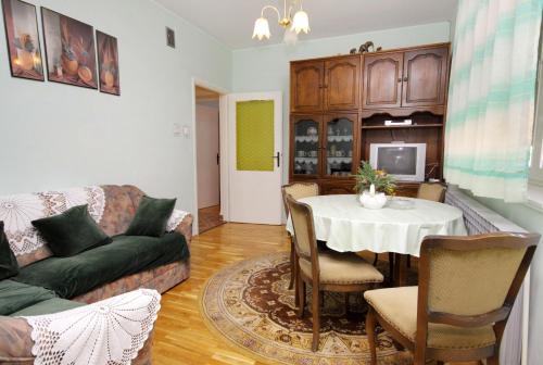 Three-Bedroom Apartment with Balcony and Sea View room in Apartments with parking space Senj - 5572