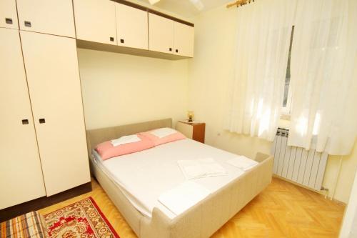 Three-Bedroom Apartment with Balcony and Sea View image 10