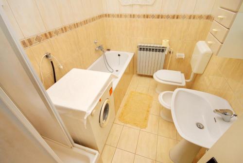 Three-Bedroom Apartment with Balcony and Sea View image 8
