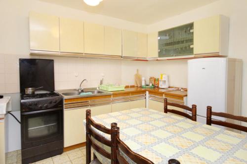 Apartments with parking space Senj - 5572 - image 5