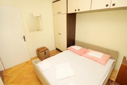 Three-Bedroom Apartment with Balcony and Sea View image 9