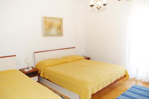 Three-Bedroom Apartment with Terrace and Sea View room in Apartments with WiFi Supetar Brac - 5667