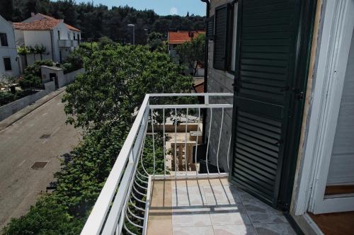 Three-Bedroom Apartment with Terrace and Sea View image 1