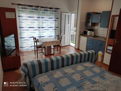 Apartments by the sea Selce Crikvenica - 5550 - image 4