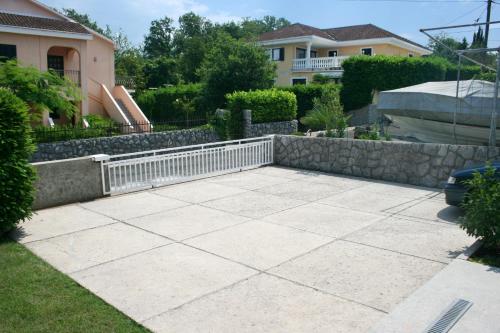 Apartments with a parking space Vantacici Krk - 5566 - image 4