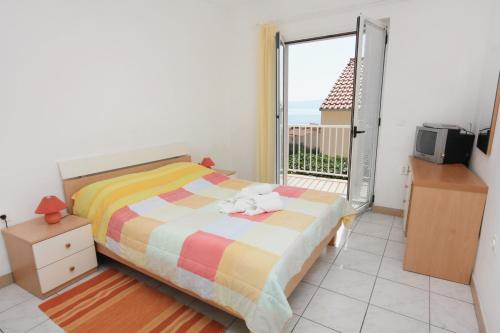 Apartments with a parking space Bol Brac - 5641 - image 5