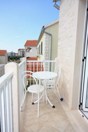 Apartments with a parking space Bol Brac - 5641 - image 6