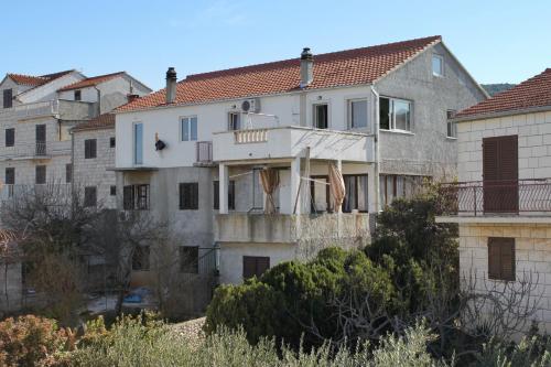  Apartments with a parking space Supetar, Brac - 5627 in Supetar