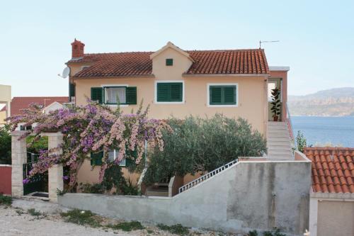 Apartments with a parking space Postira, Brac - 5618, Postira