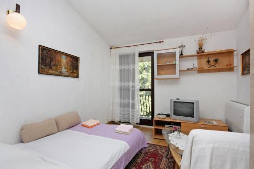 Apartments with a parking space Supetar Brac - 5653 - image 6