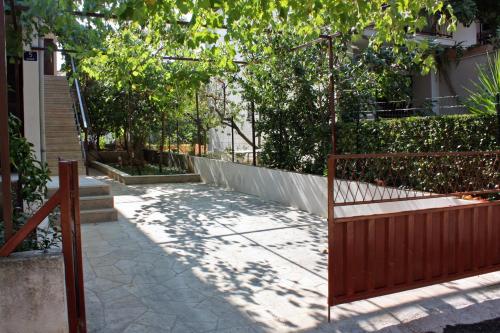 Apartments with a parking space Supetar Brac - 5653 - image 9